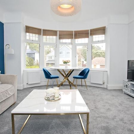 Beach Apartment In Sandbanks Poole Exterior photo