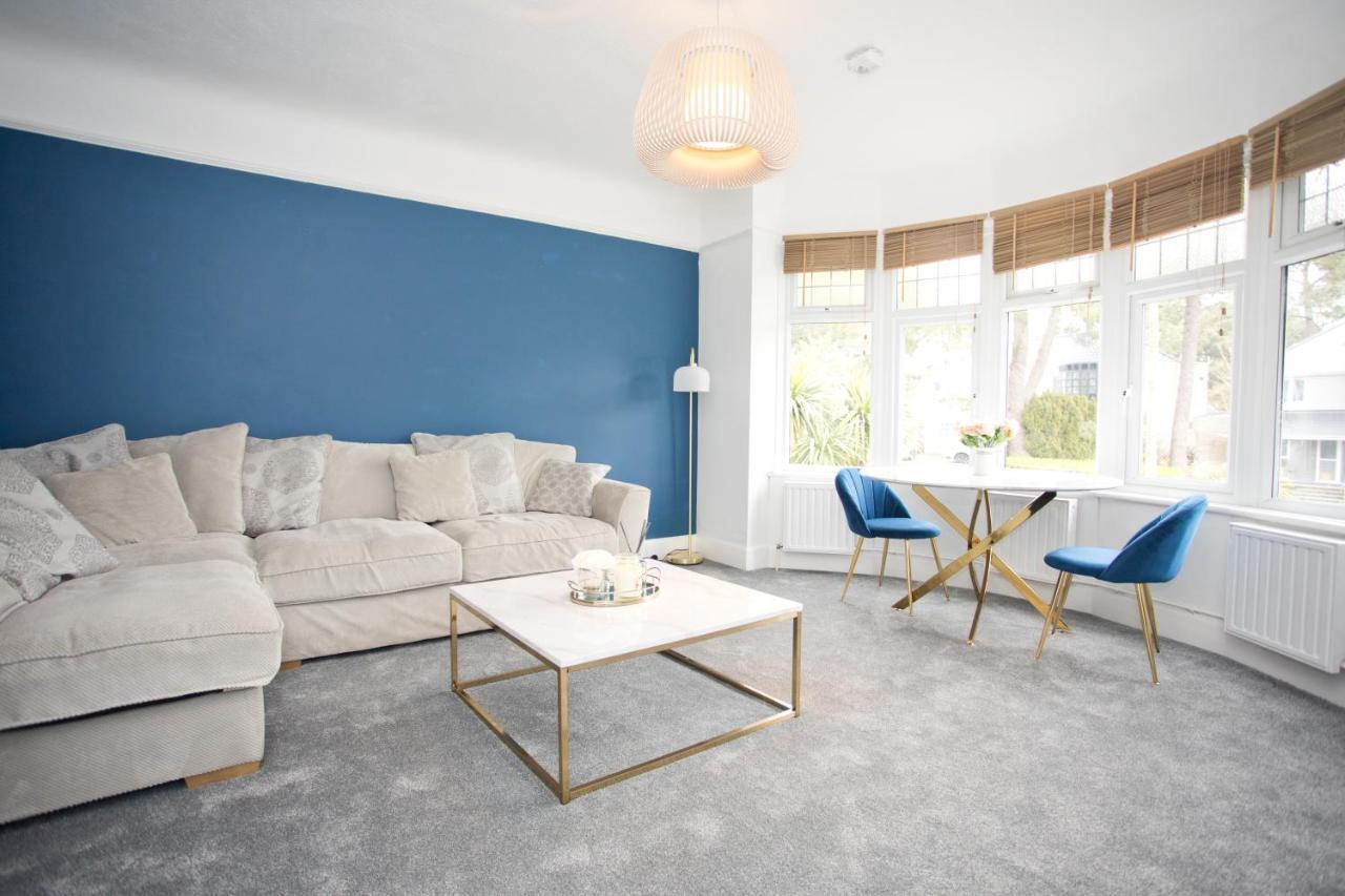 Beach Apartment In Sandbanks Poole Exterior photo