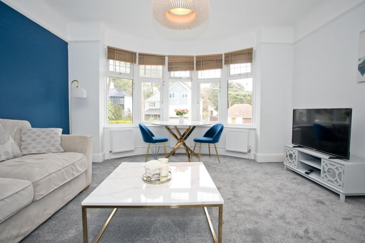 Beach Apartment In Sandbanks Poole Exterior photo